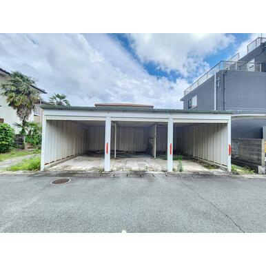 幾久富貸家の駐車場
