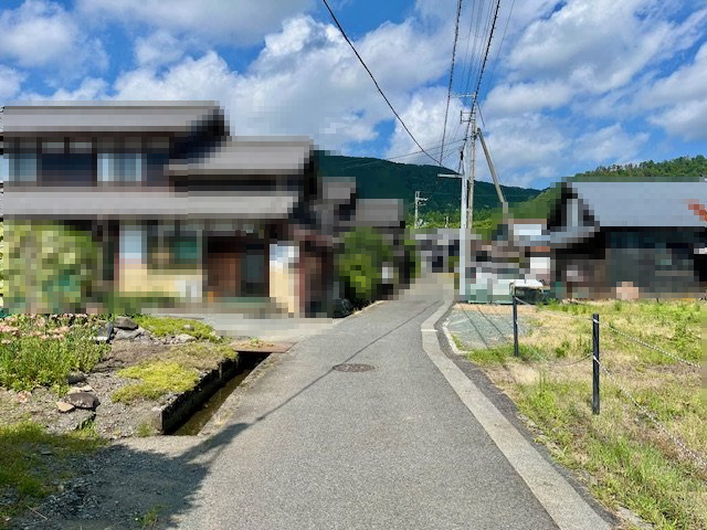 高島市今津町梅原86坪売地（田81坪付）の前面道路含む現地写真