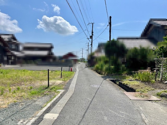 高島市今津町梅原86坪売地（田81坪付）の前面道路含む現地写真