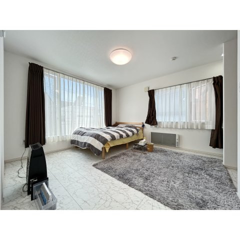 桔梗３丁目中古住宅の寝室