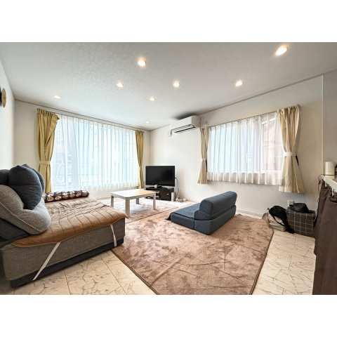 桔梗３丁目中古住宅の居間・リビング