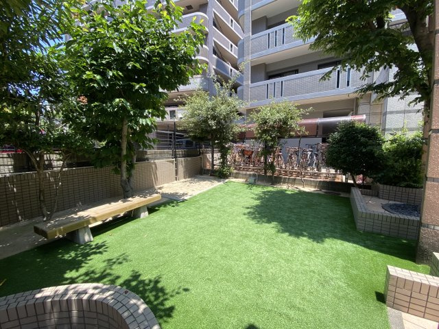 アンピール百年橋の庭