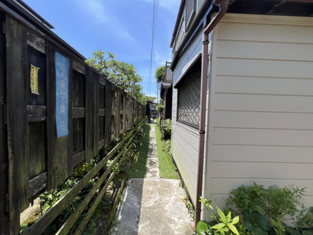 海まで徒歩６分！リフォーム済みの1棟は賃貸としても利用可能な海近物件の外観