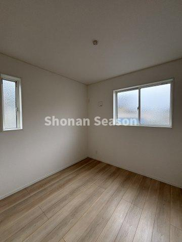 【洋室】 | 一人ひとりのお部屋が叶う4LDKで、各部屋に収納があるのでお部屋をスッキリとお片付けできますよ！