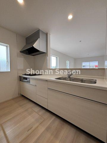 【キッチン】 | 効率よく同時調理できる３口コンロがあります♪