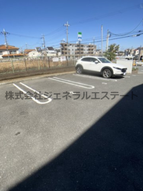 ヴィラ　ウィスタリアの駐車場