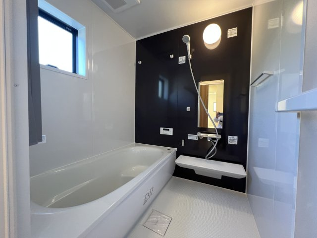 あきる野市野辺　新築戸建全2棟の浴室|ゆったりサイズの浴槽で日々の疲れを癒やされます。。♪
