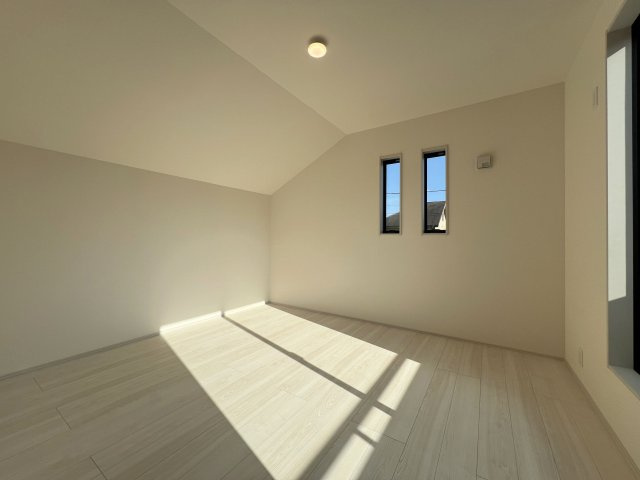 あきる野市野辺　新築戸建全2棟の洋室|7.25帖！タブルベッドを置いてもゆとりがありますよ♪