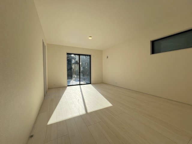 あきる野市野辺　新築戸建全2棟の居間・リビング|どんなインテリアもOK！シンプルな造り、お好きなインテリアも選びたいですね♪