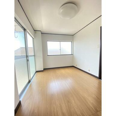菊池ハウジングビルの洋室