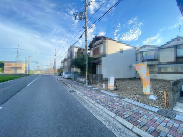 向日市鶏冠井町沢ノ東の前面道路含む現地写真|東向きのお家で気持ちの良い朝日が差し込みます(^^)/