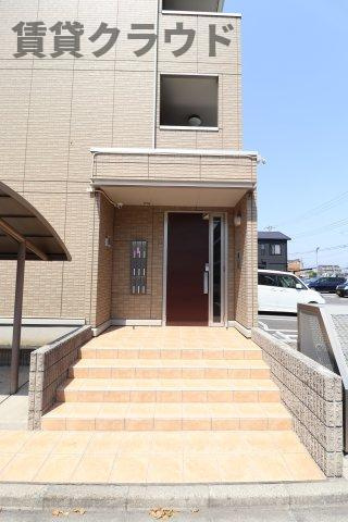 エターナルセンチュリー伍番館のエントランス|落ち着いたエントランスです