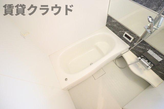 エターナルセンチュリー伍番館の浴室|コンパクトで使いやすいお風呂です