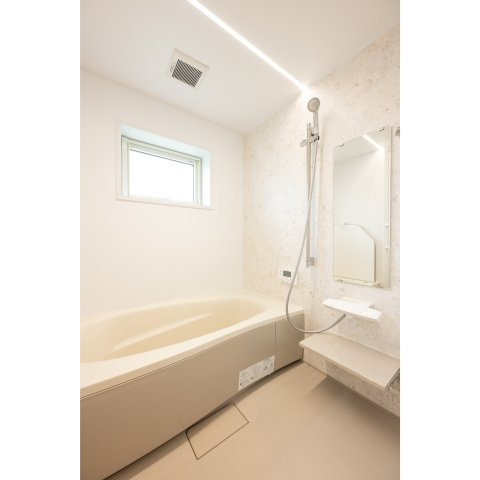 【冬でも「寒い」なんて言わせない。温かさは誰にも負けないハイスペック住宅。】美原5丁目中古住宅の浴室