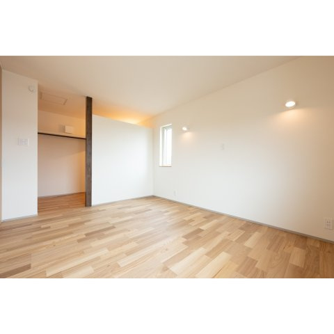 【冬でも「寒い」なんて言わせない。温かさは誰にも負けないハイスペック住宅。】美原5丁目中古住宅の洋室