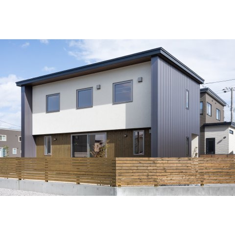 【冬でも「寒い」なんて言わせない。温かさは誰にも負けないハイスペック住宅。】美原5丁目中古住宅の外観