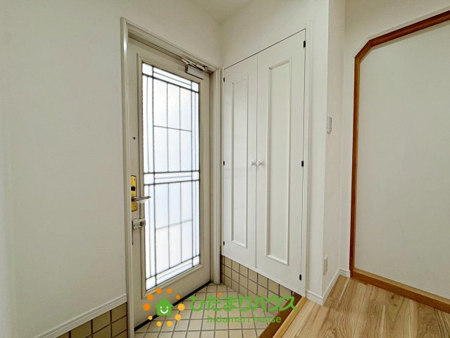 加須市大門町　中古一戸建ての玄関