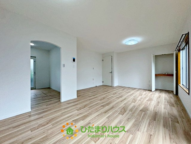 加須市大門町　中古一戸建ての居間・リビング