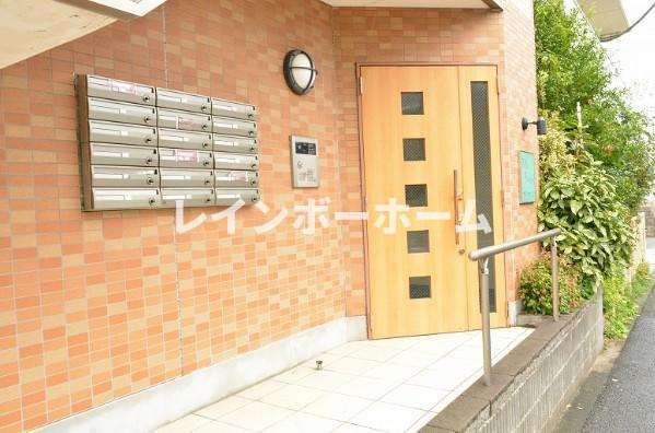 ヴィラ　ウィステリアのエントランス