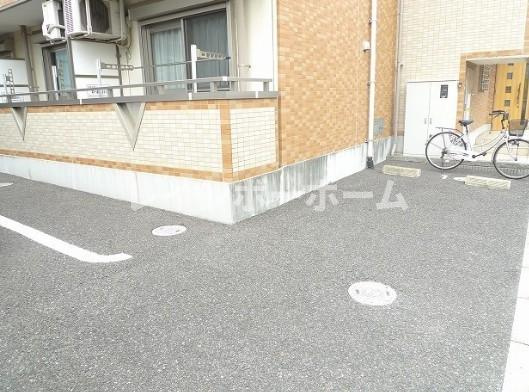 ヴィラ　ウィステリアの駐車場