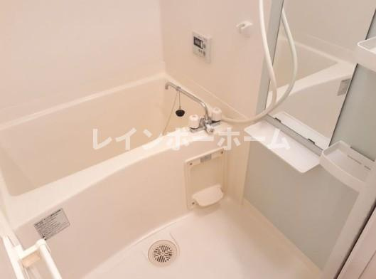 ヴィラ　ウィステリアの浴室