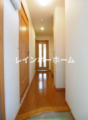 ヴィラ　ウィステリアの玄関