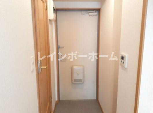 ヴィラ　ウィステリアの玄関