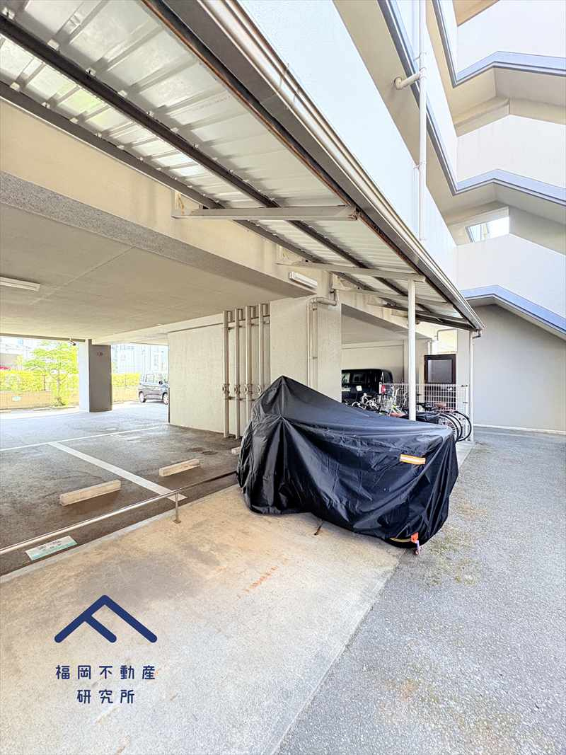 ロワールマンション二日市3の駐車場