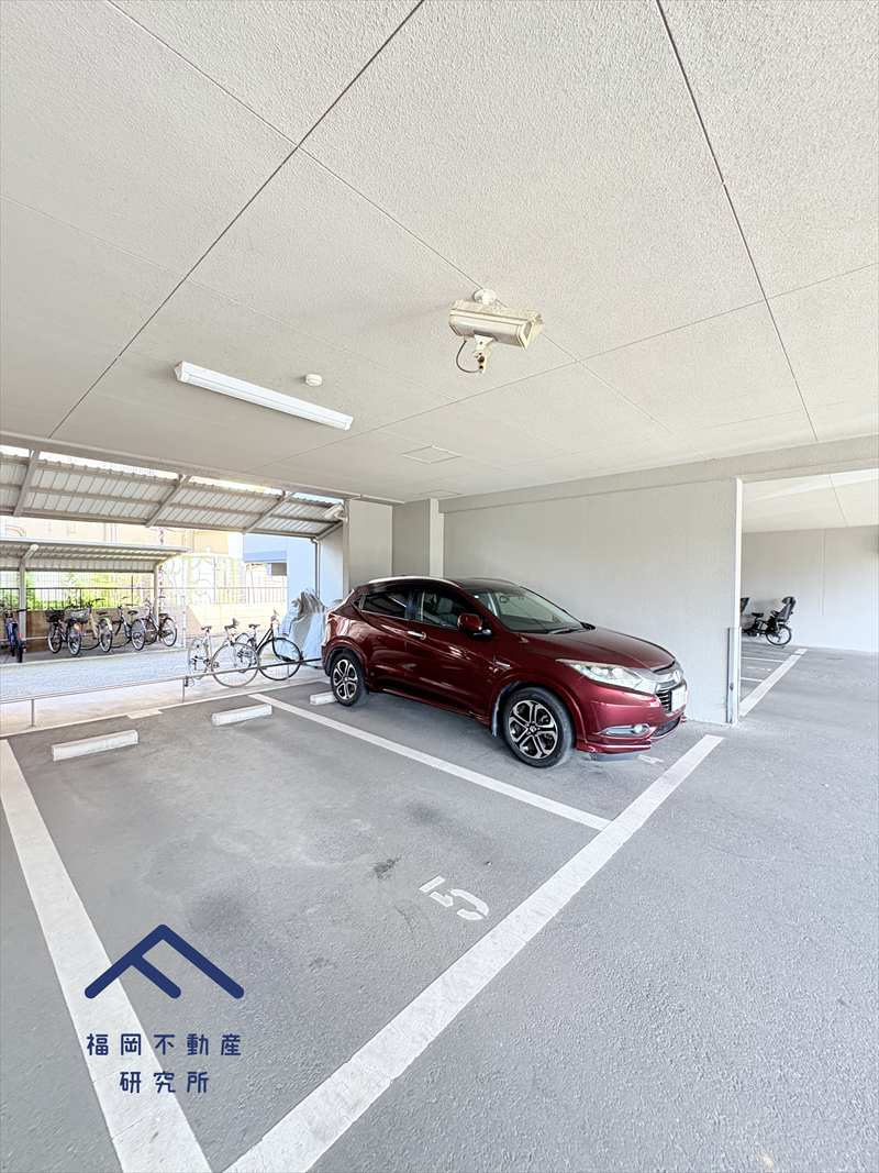 ロワールマンション二日市3の駐車場