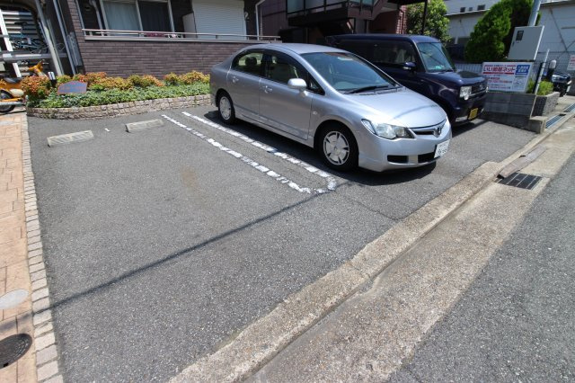 エル大田の駐車場