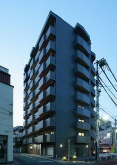 【外観】 | 鉄筋コンクリート造のがっちりとした建物。