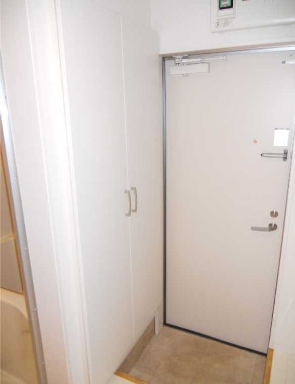 ビション三軒茶屋　ネット無料　オートロック　駅近の玄関