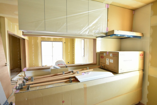 【内観：施工例】 | 鴻巣市本町３丁目　新築住宅全２棟 | キッチンはおしゃれな雰囲気の人気のある商品。
（同仕様）