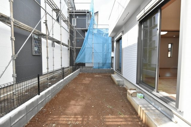 【庭】 | 鴻巣市本町３丁目　新築住宅全２棟 | 庭は道路に面していないので、小さなお子様の遊び場やプライベートスペースにもいいですね♪