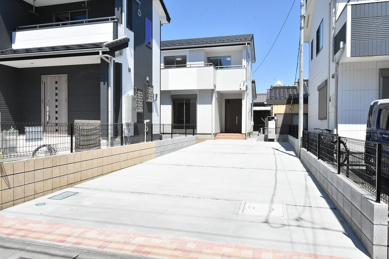 鴻巣市本町３丁目　新築住宅全２棟の外観|間口５ｍで車の出し入れもラクラクです♪