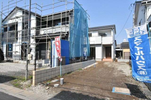 【外観】 | 鴻巣市本町３丁目　新築住宅全２棟 | 間口５ｍで車の出し入れもラクラクです♪