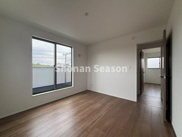 【洋室】 | インテリアの選択肢も広がる！全居室フローリングのお住まいです。