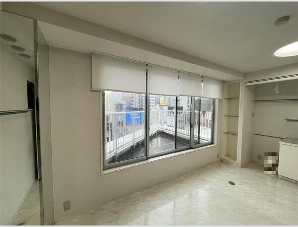 西村ビルの内装