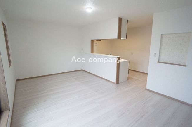 【居間・リビング】 | 八尾市上之島町南5丁目 | 【LDK：16.35帖】