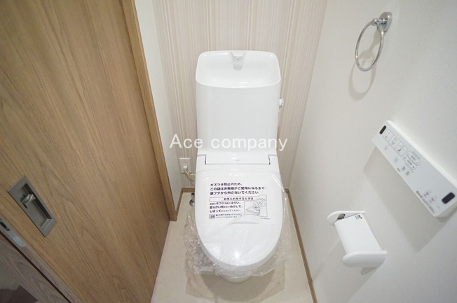 【トイレ】 | 八尾市上之島町南5丁目 | トイレは1階と2階の2ヶ所に完備♪ともに同仕様のシャワートイレ☆1階のトイレ内に床下収納付きです♪