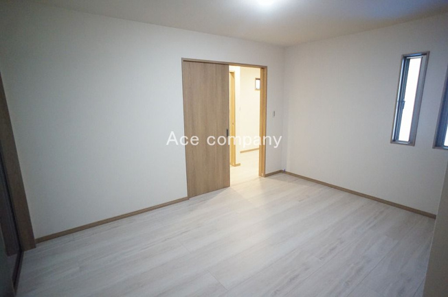 【寝室】 | 八尾市上之島町南5丁目 | 【1階：ゆったり洋室9.2帖！】