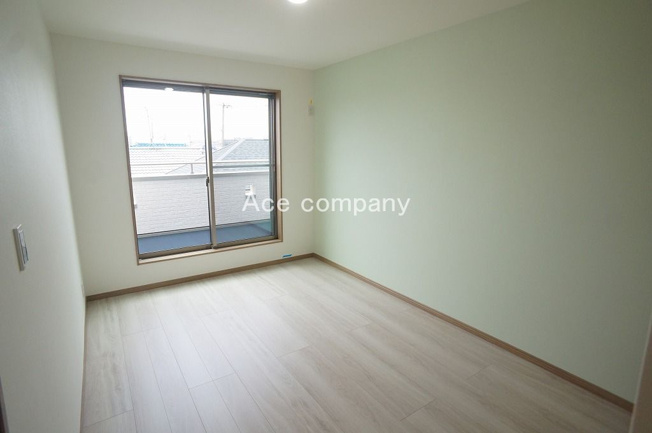 【子供部屋】 | 八尾市上之島町南5丁目 | 【3階：西側洋室6.8帖】バルコニーに面したお部屋です☆