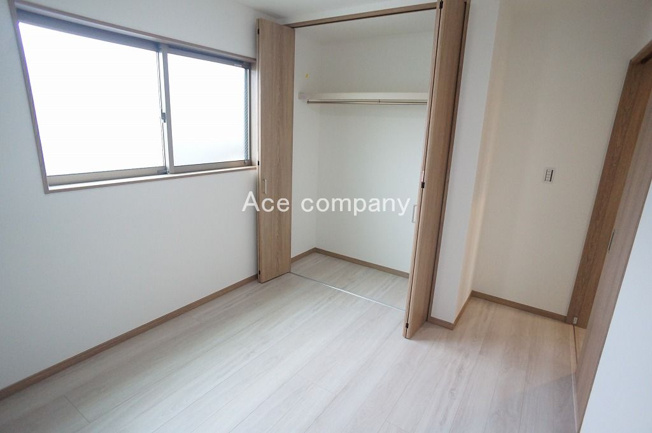 【子供部屋】 | 八尾市上之島町南5丁目 | 【3階：東側洋室6.1帖】クローゼット完備です♪