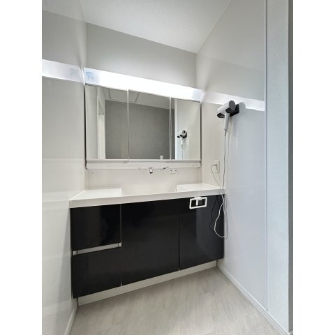 ～家そのものが、美しいインテリア。～千歳町中古住宅の独立洗面台