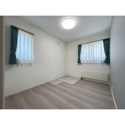 ～家そのものが、美しいインテリア。～千歳町中古住宅の洋室