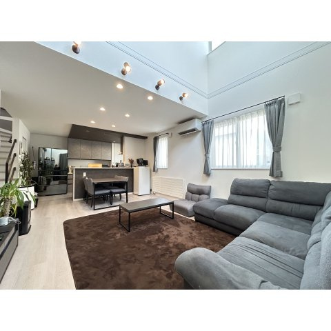 ～家そのものが、美しいインテリア。～千歳町中古住宅の居間・リビング