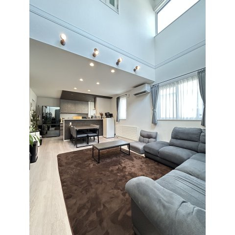 ～家そのものが、美しいインテリア。～千歳町中古住宅の居間・リビング