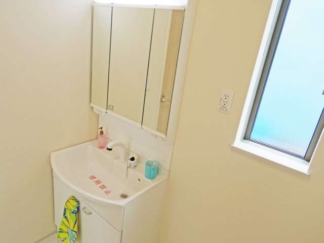 【独立洗面台】 | 沼津中沢田Ⅰ 築後未使用住宅 建物＋土地 TW05759 | 沼津市中沢田E号棟　洗面化粧台 ※令和7年10月16日撮影写真