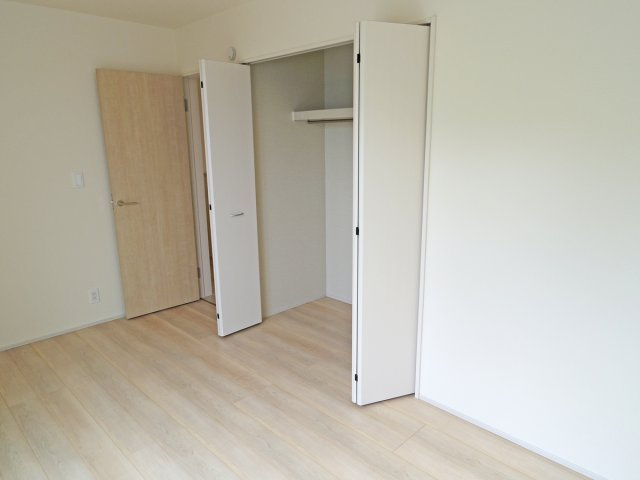 【洋室】 | 沼津中沢田Ⅰ 築後未使用住宅 建物＋土地 TW05759 | 沼津市中沢田E号棟　洋室7.5帖 ※令和7年10月16日撮影写真