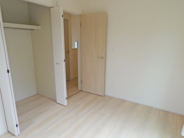 【洋室】 | 沼津中沢田Ⅰ 築後未使用住宅 建物＋土地 TW05759 | 沼津市中沢田E号棟　洋室6帖 ※令和7年10月16日撮影写真